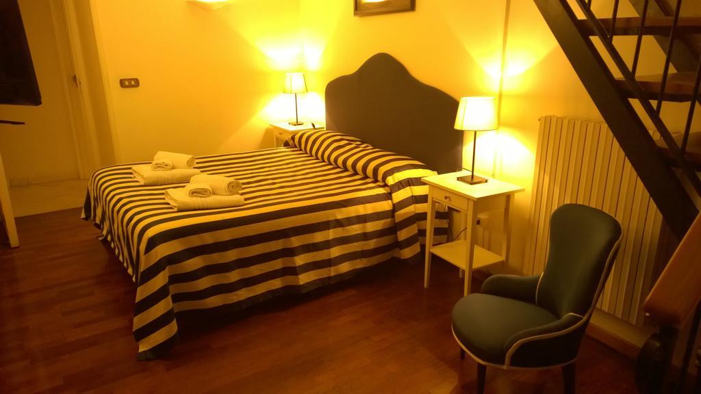 Palazzo Magnocavallo B&B Nápoly Szoba fotó