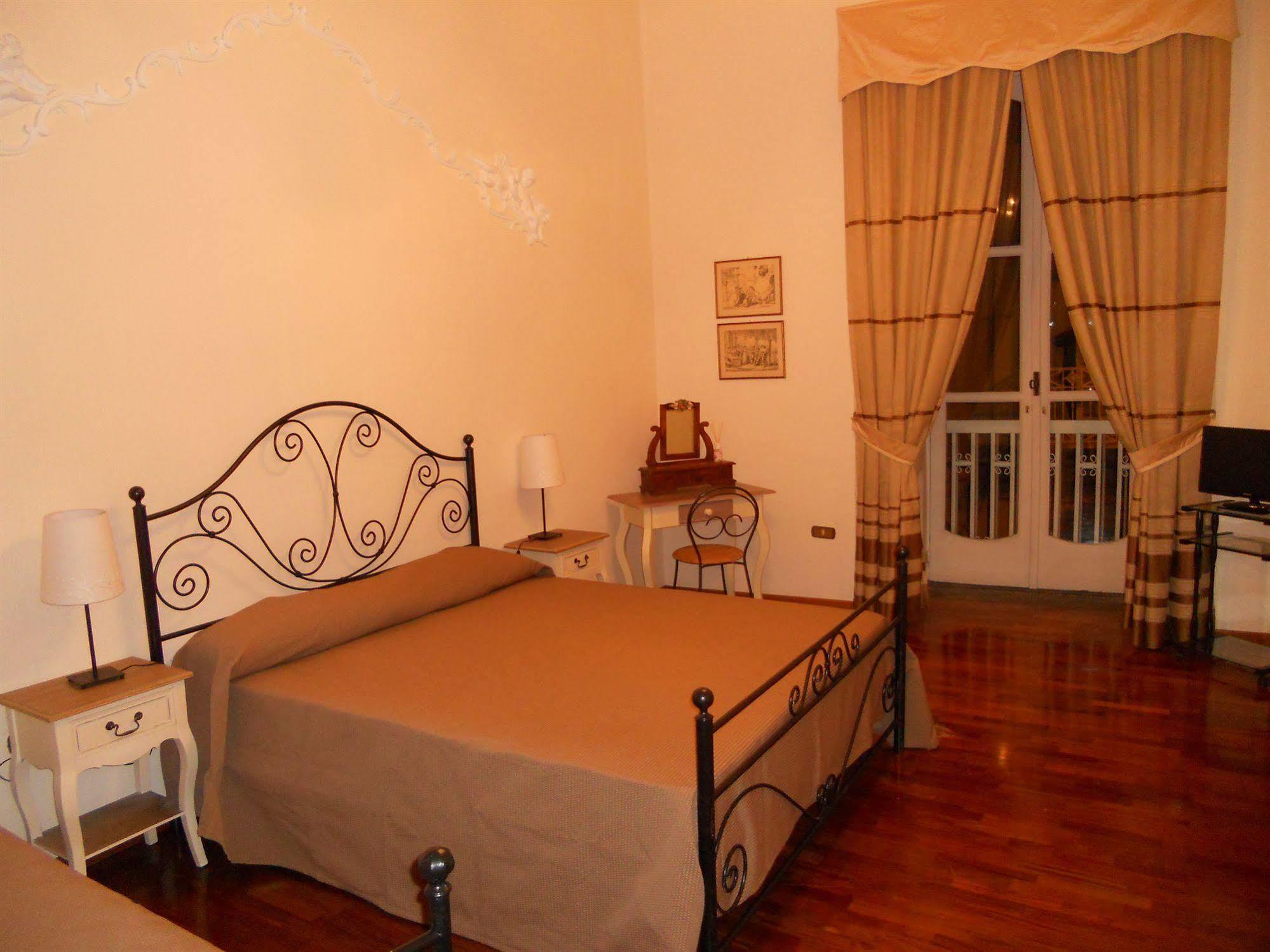 Palazzo Magnocavallo B&B Nápoly Kültér fotó