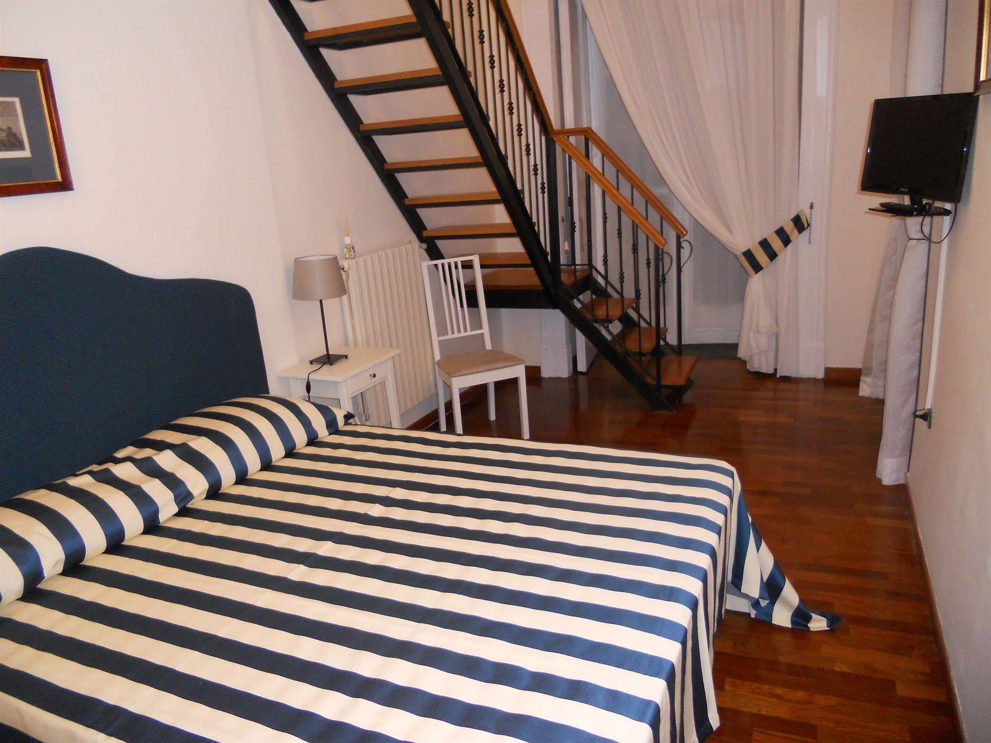 Palazzo Magnocavallo B&B Nápoly Kültér fotó